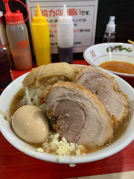 「小　豚玉　生卵ダブル」@ラーメン鷹の目 明大前店の写真