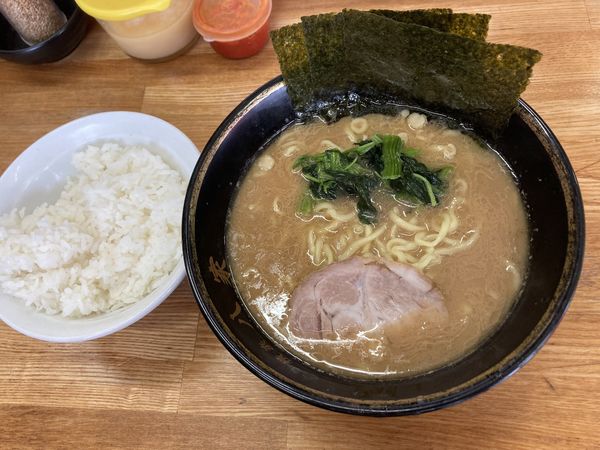 「ラーメン並　ライス」@八家本陣の写真
