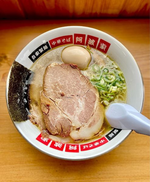 「塩ラーメン + 味玉」@中華そば 栃木阿波家の写真