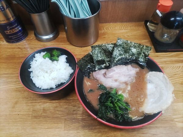「ラーメン（並み）限定トッピング豚トロ」@麺家 紫極の写真