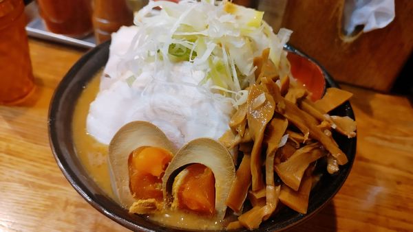 「味卵辛味噌チャーシューメン・メンマ・大盛 (ヤサイマシ)」@麺処 花田 上野店の写真