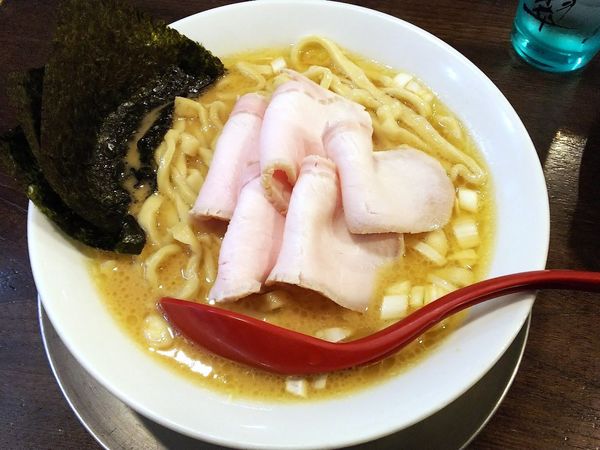 「濃厚豚骨醤油そば」@立ち呑み居酒屋 金町製麺の写真