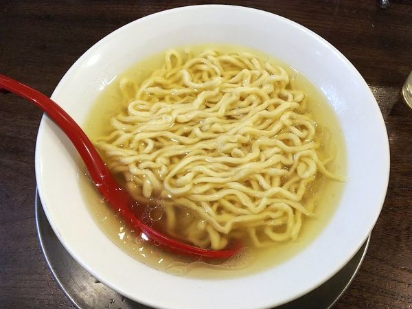 「カワハギ塩そば」@立ち呑み居酒屋 金町製麺の写真