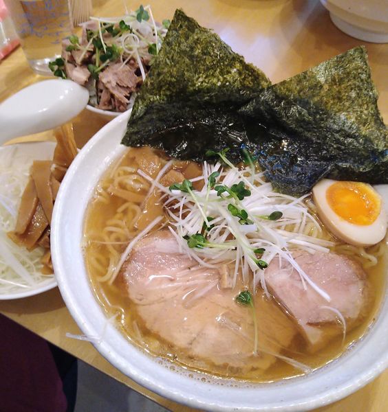 「Aセット中華そば（大盛り）+ミニチャーシュー丼+ネギ、メンマ」@中華そば すするの写真