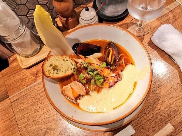 「魚介のブイヤベースらーめん ぶっかけアリゴ、など」@海老丸らーめんの写真