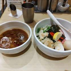 味付き半熟卵入り蛤と鶏のつけSOBA