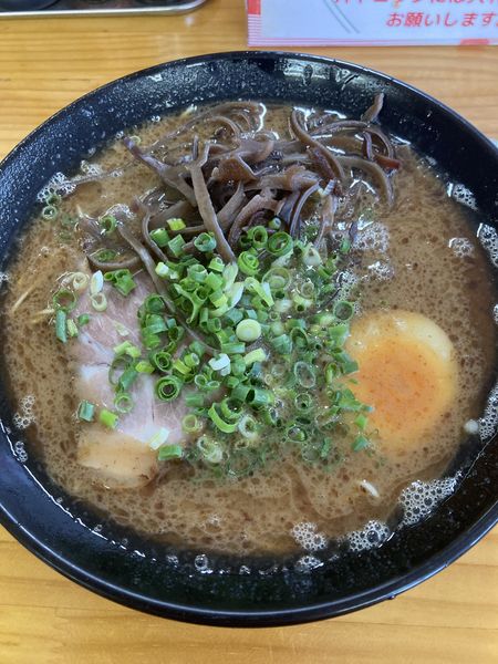 「魚粉豚骨ラーメン」@豚骨ラーメン 新井商店の写真