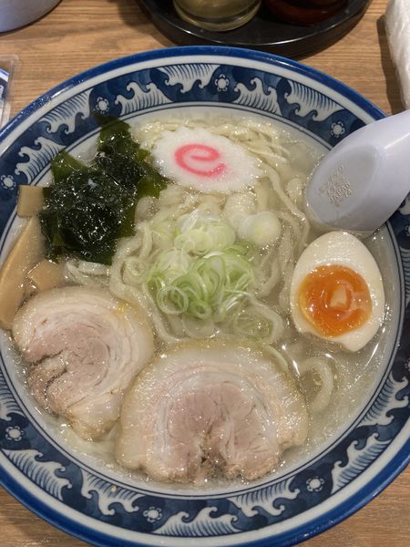 「しおらーめん」@手打ちらーめん 麺之介の写真