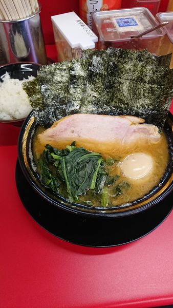 「のりたまラーメン+半ライス」@家系ラーメン王道家直伝 との丸家 松飛台店の写真
