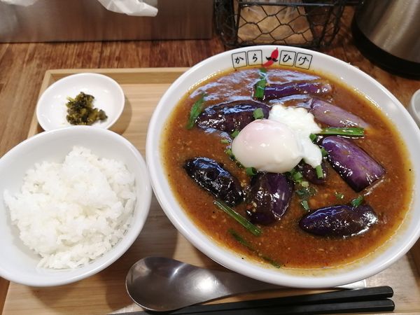 「からひげ麻婆茄子　950円　温玉　100円」@からひげの写真