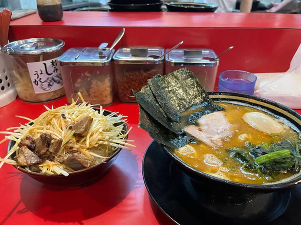 「ラーメン　twitterサービスゴロ玉　ネギ丼白」@家系ラーメン 王道 神道家の写真