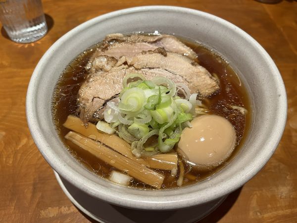 「原点焼豚2枚のせ特選こだわり煮卵」@人類みな麺類 東京本店の写真