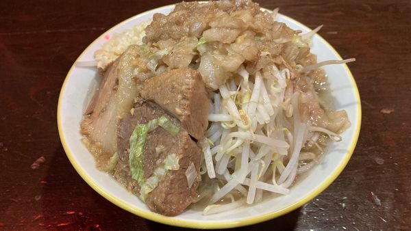 「ラーメン 中（全部多め）」@ラーメン イエロー 新宿御苑前店の写真