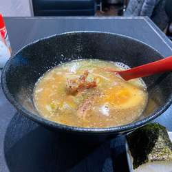 鶏白湯ラーメン