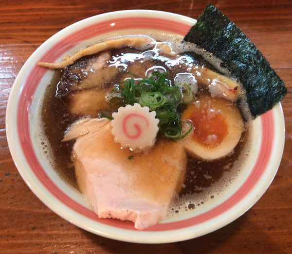 「黄昏醤油そば半熟味付玉子半分入れ（750円）」@黄昏タンデムの写真