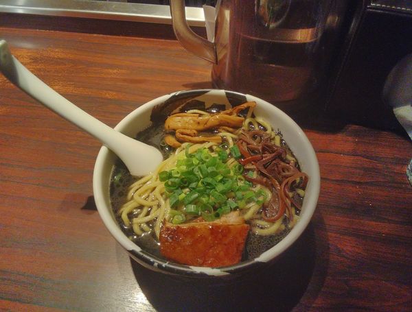 「黒ら〜麺900円」@麺屋武蔵 武骨の写真
