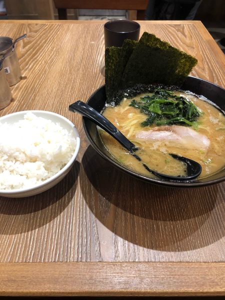 「ラーメン　800円」@横浜家系ラーメン 銀家 川崎銀柳街店の写真