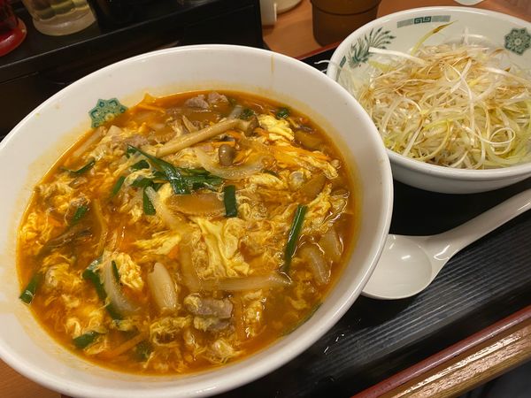 「酸辣きのこ湯麺🍜🥢(細切りネギ)」@日高屋 六本木店の写真