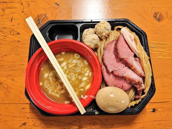 「【龍介】龍介つけ蕎麦＋特級全部のせ」@大つけ麺博 2022の写真