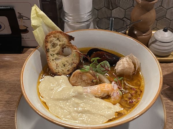 「限定魚介のブイヤベース」@海老丸らーめんの写真