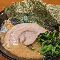 濃厚豚骨ラーメン 750円