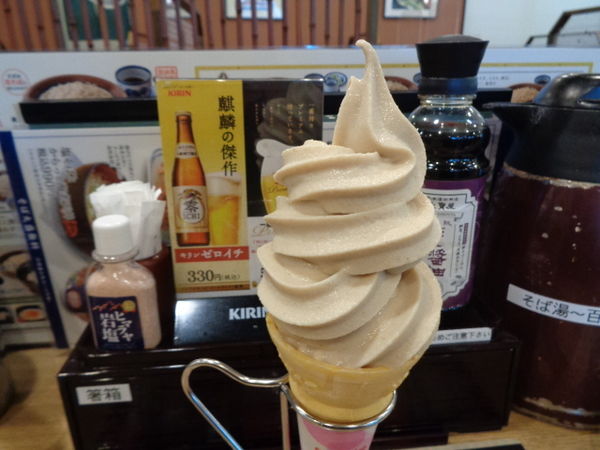 「そばソフトクリーム 220円、肉つけそば 850円」@十割そば会 福島西口本店の写真