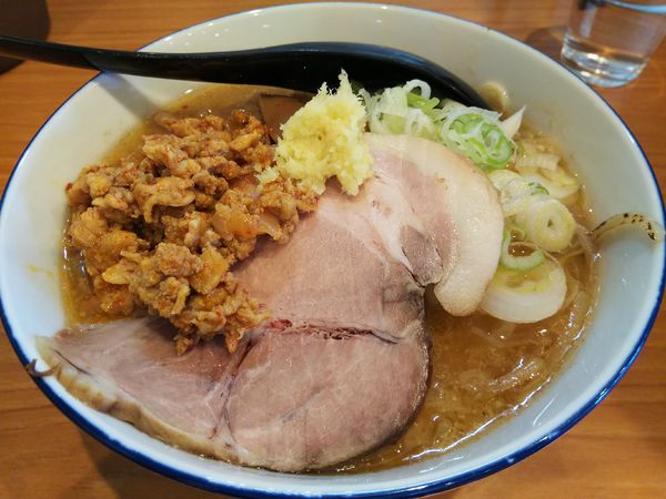 「札幌味噌ラーメン 普通 ※しょうが:普通 +肉味噌:㋚券」@札幌麺や みそらの写真