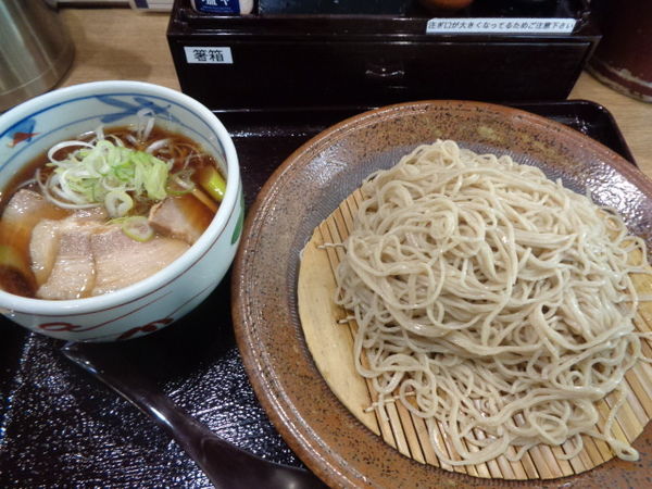 「肉つけそば 850円、そばソフトクリーム 220円」@十割そば会 福島西口本店の写真