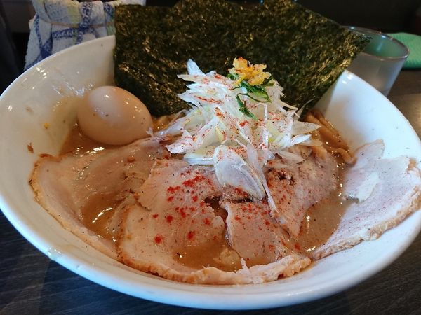 「メガ豚煮干しらーめん」@らーめん 福たけ 桜木本店の写真