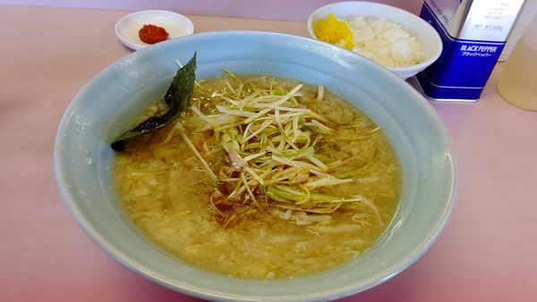 「ネギラーメン800円&半ライス150円＋生唐辛子５０円」@ラーメンショップ 緑ヶ丘店の写真