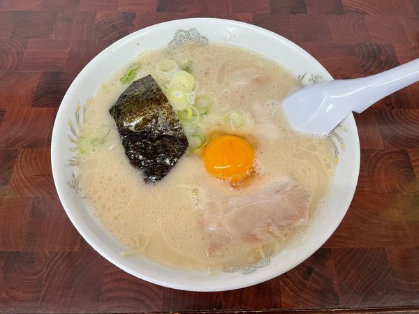 「生卵入りラーメン」@来久軒の写真