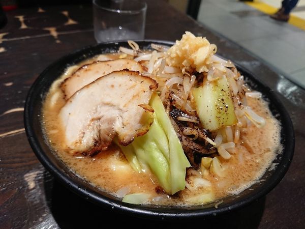 「豚郎らーめん」@とんこつらーめん俺式 純 東京ラーメンストリート店の写真