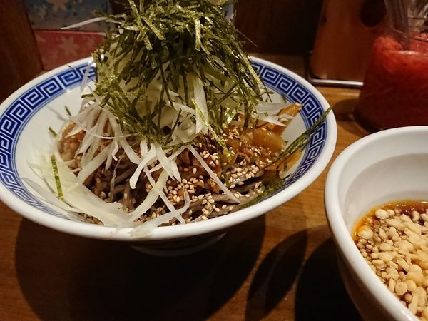 「肉盛りつけそば」@馳走麺 狸穴の写真