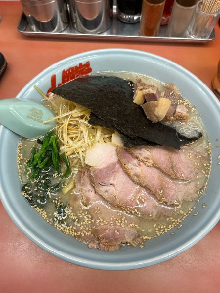 「塩ネギチャーシュー麺大盛(1240円)+コロチャー(JAF会員)」@ラーメン山岡家 熊谷店の写真