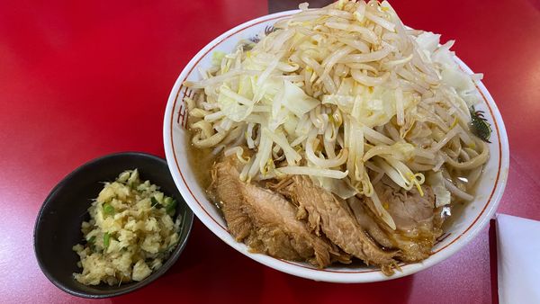 「ラーメン＋生姜＋ヤサイ＋カラメ」@ラーメン二郎 札幌店の写真
