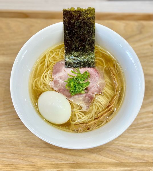 「醤油らぁ麺 【白】+ 味玉」@Ramen  Suzurunの写真