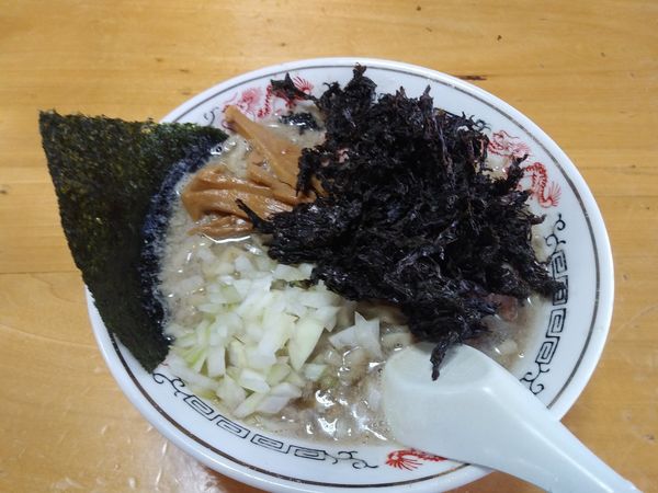 「背脂煮干中華そば　800円　黒バラのりハーフ　80円」@福島屋の写真