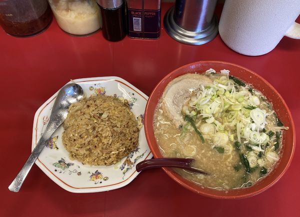 「味噌ラーメン＋半炒飯」@らーめん弁慶 浅草本店の写真
