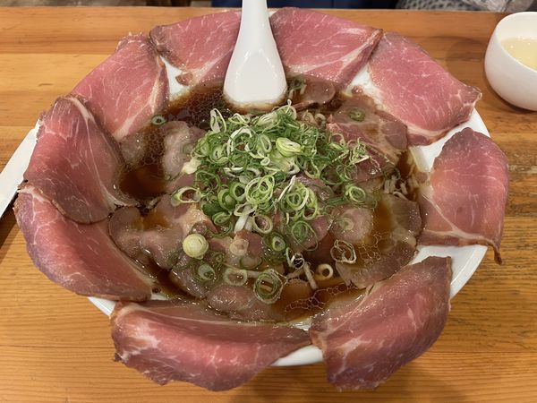 「焼豚満開(1500円)」@横丁そば 小西湖の写真