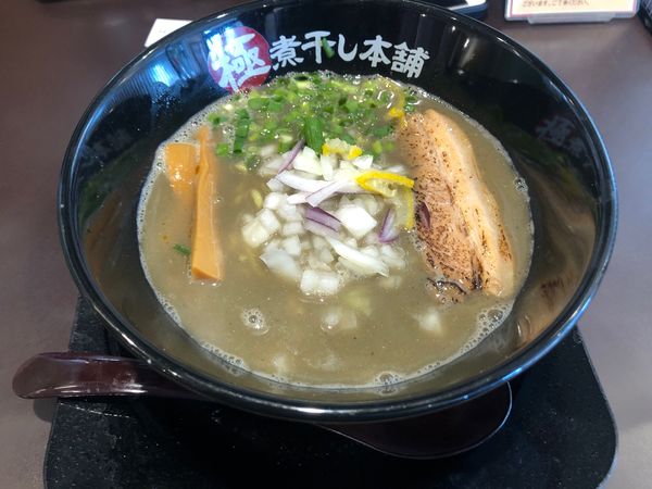 「極上煮干し豚骨ラーメン」@極煮干し本舗 久喜店の写真