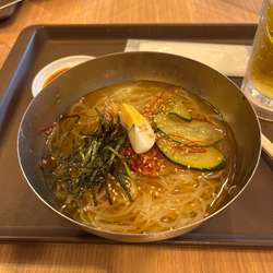 石焼ビビンバ 冷麺セット990円