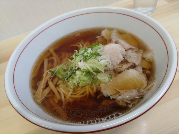 「らーめん中 平打ち麺 650円」@ラーメン糸の写真
