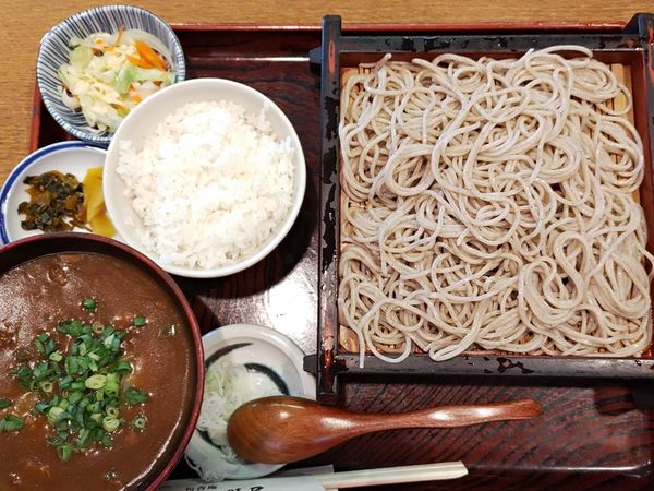 「牛すじつけカレーそばセット」@旬香庵 前野屋の写真