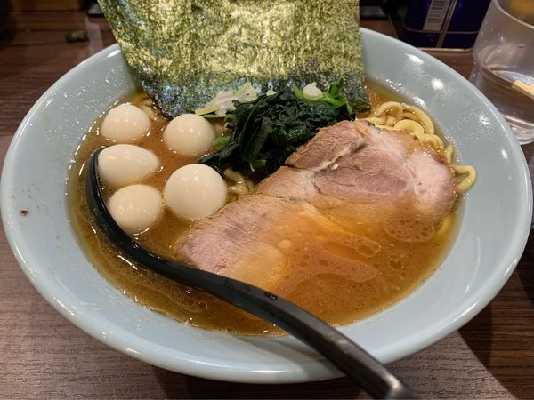 「らーめん+うずら」@横浜家系らーめん侍 渋谷本店の写真