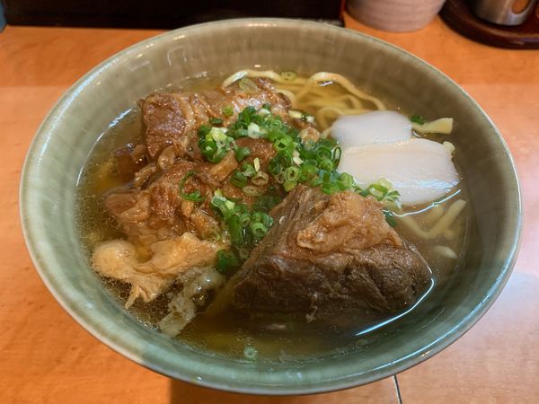 「ソーキそば」@沖縄そば やんばる 新宿本店の写真