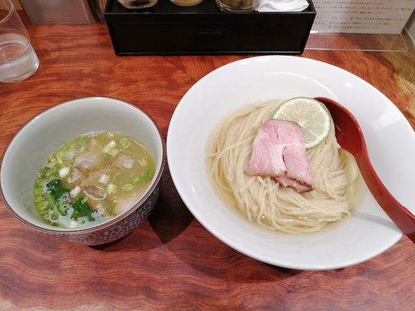 「鶏と魚介の昆布水つけ麺　　1100円」@三馬路 東京店の写真