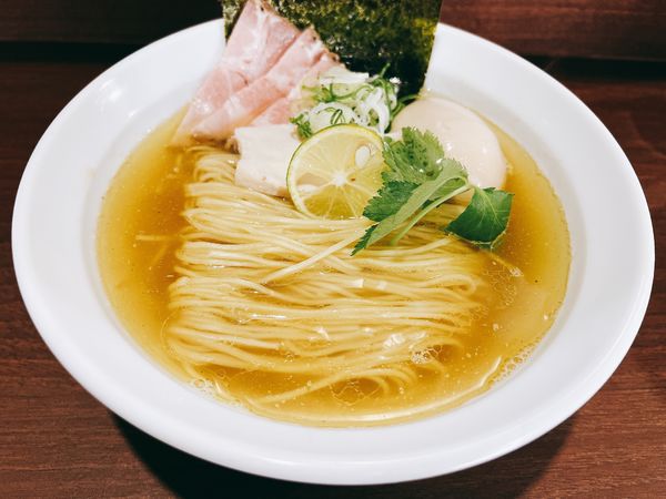 「上中華 味玉 貝と秋刀魚の潮」@メヂカそば 吟魚の写真