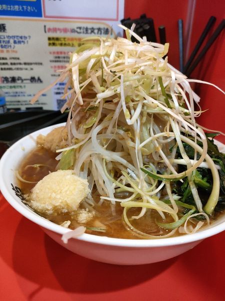 「ラーメン小、生卵、生姜、味ネギ、ほうれん草」@麺屋 桐龍 久喜店の写真