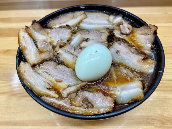 「チャーシュー麺（中）ゆで玉子」@北大塚ラーメンの写真