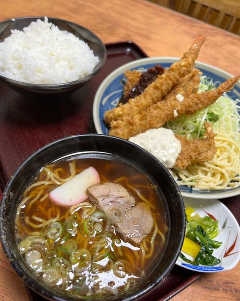 「ミックスフライのセット ラーメン 920円」@小塩屋の写真